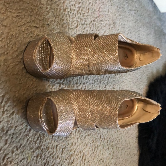 Shiny High Heels - Picture 4 of 4